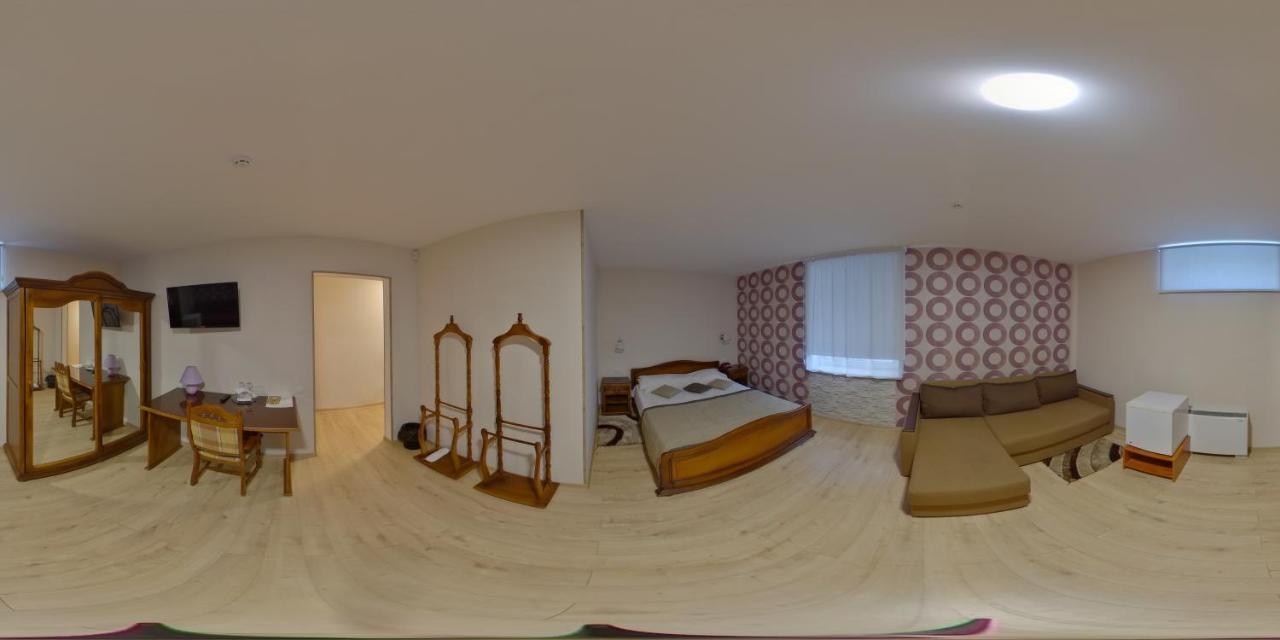 Hotel Villa Natali キシナウ エクステリア 写真