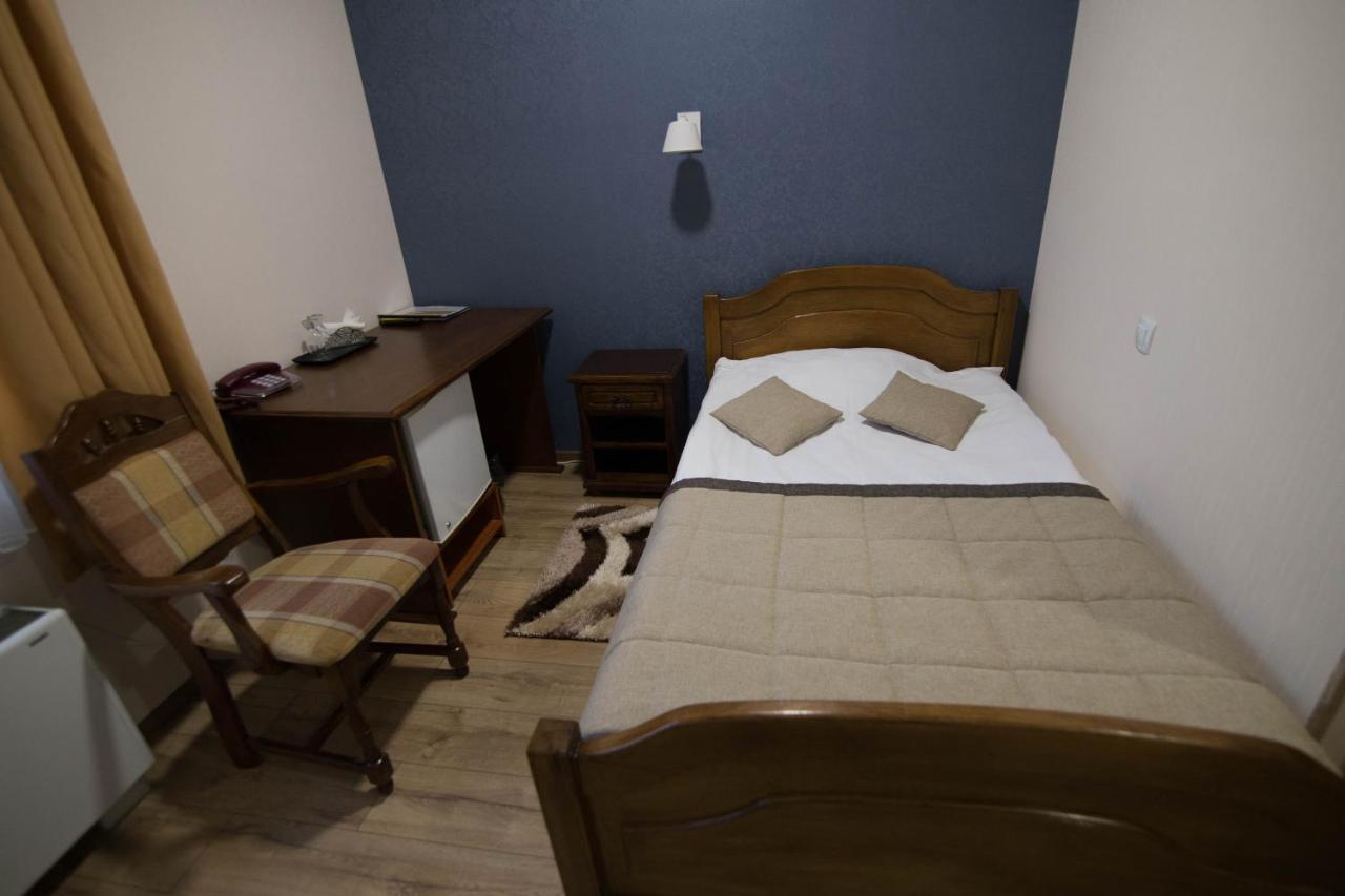 Hotel Villa Natali キシナウ エクステリア 写真