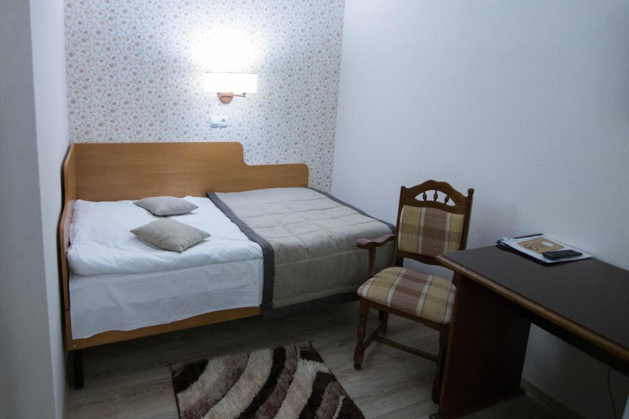 Hotel Villa Natali キシナウ エクステリア 写真