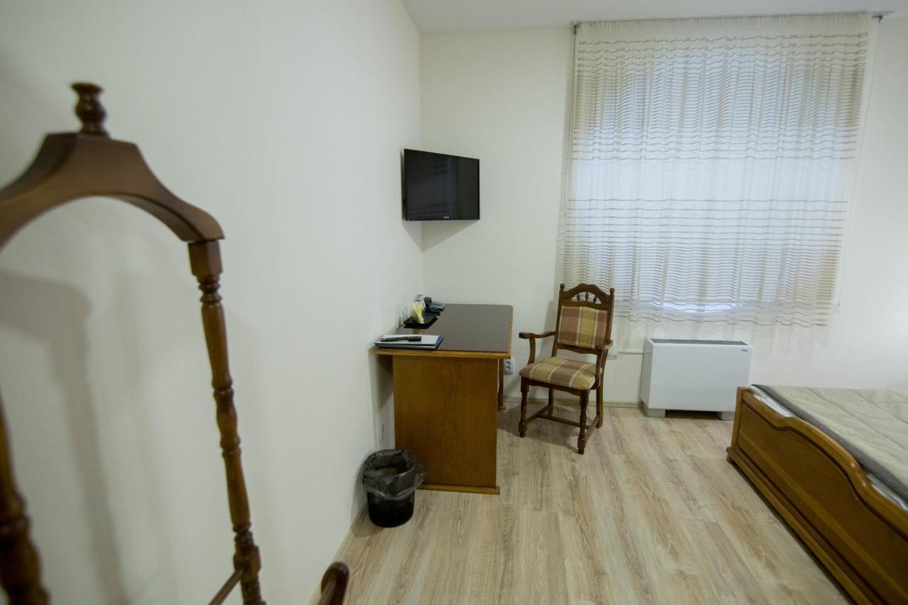 Hotel Villa Natali キシナウ エクステリア 写真