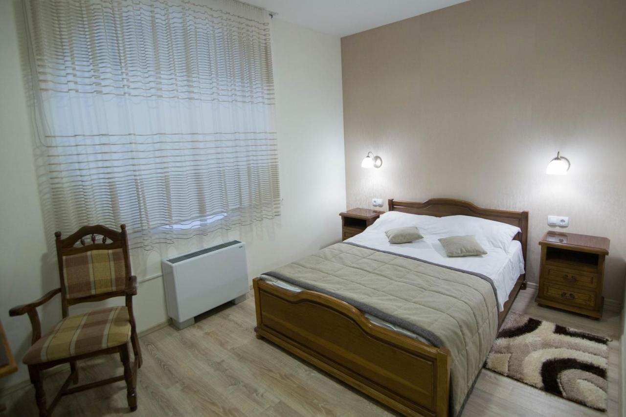Hotel Villa Natali キシナウ エクステリア 写真